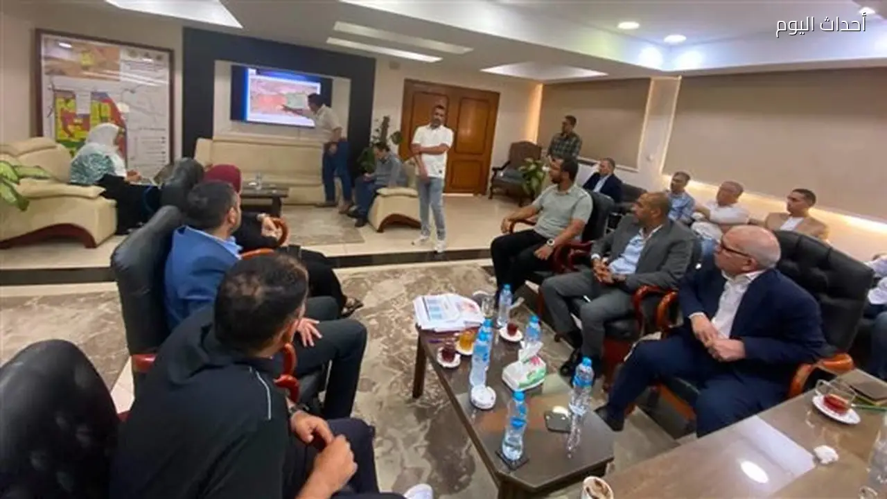 نائب رئيس هيئة المجتمعات العمرانية يتابع مشروعات المرافق في مدينة الشروق