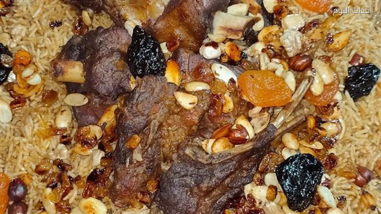 طريقة تحضير الكبسة باللحمة والمكسرات بخطوات سهلة وسريعة