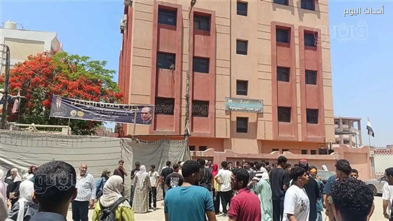 طلاب الثانوية بالشرقية: الكيمياء تُبكي الطالبات والجغرافيا تحظى بإشادة (فيديو وصور)