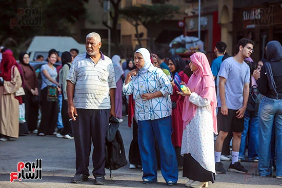 اسرة تساند ابنتها قبل الامتحان اسرة تساند ابنتها قبل الامتحان