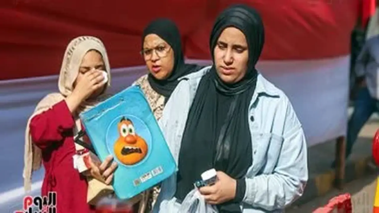 طلاب الثانوية العامة يؤدون امتحان اللغة الأجنبية الأولى اليوم