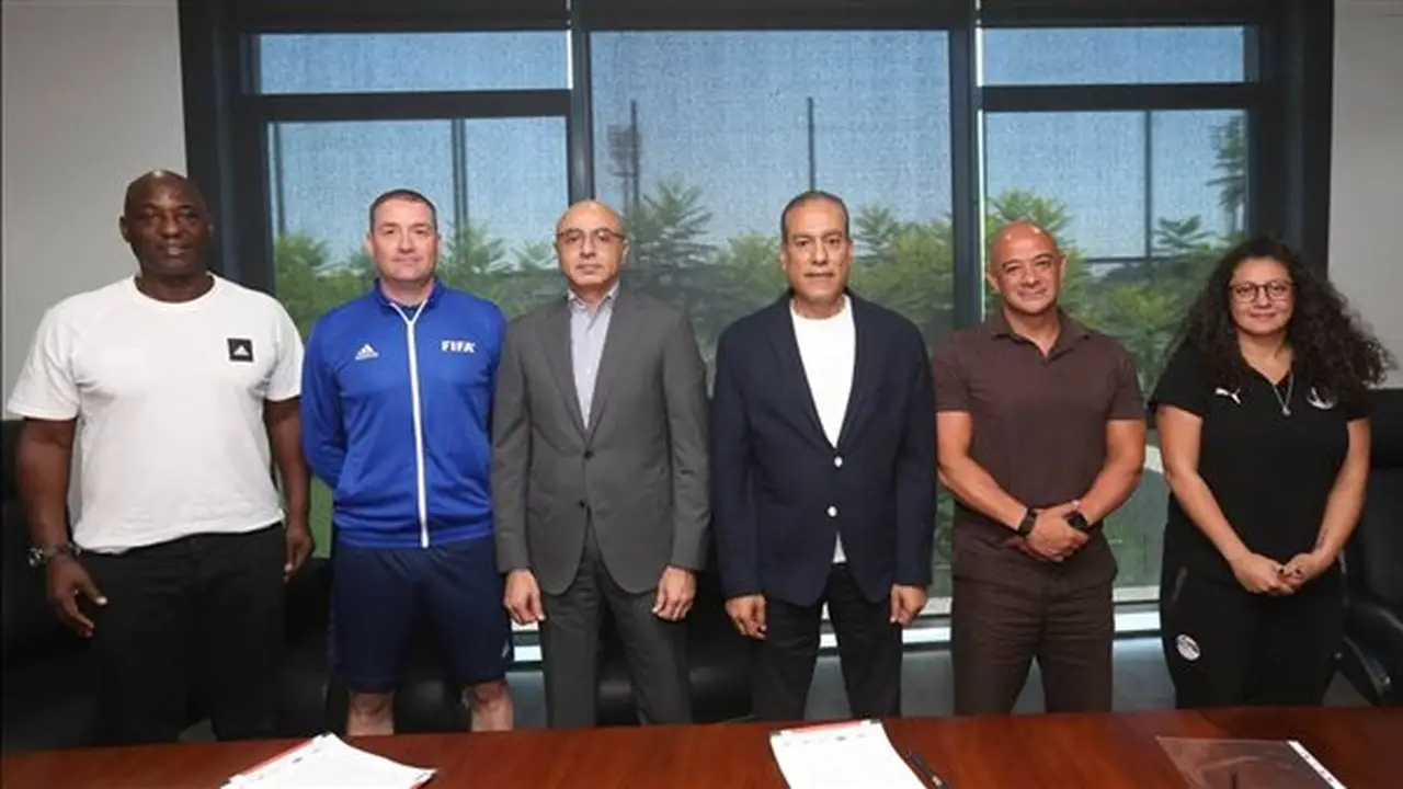 اتحاد الكرة المصري يوقع عقد تعيين داريل ويلارد مدربًا للمواهب بفيفا لتطوير اللاعبين