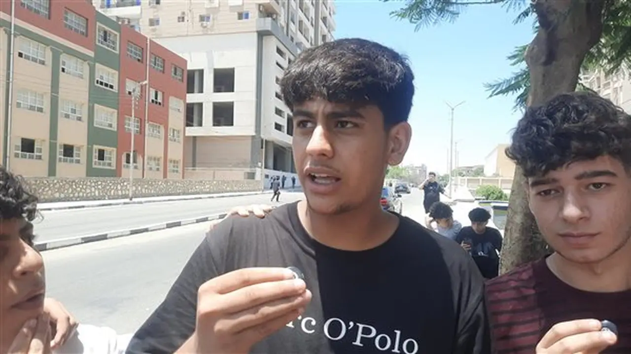 طلاب الثانوية بالإسماعيلية يعبرون عن ارتياحهم بعد امتحان اللغة الإنجليزية (فيديو)