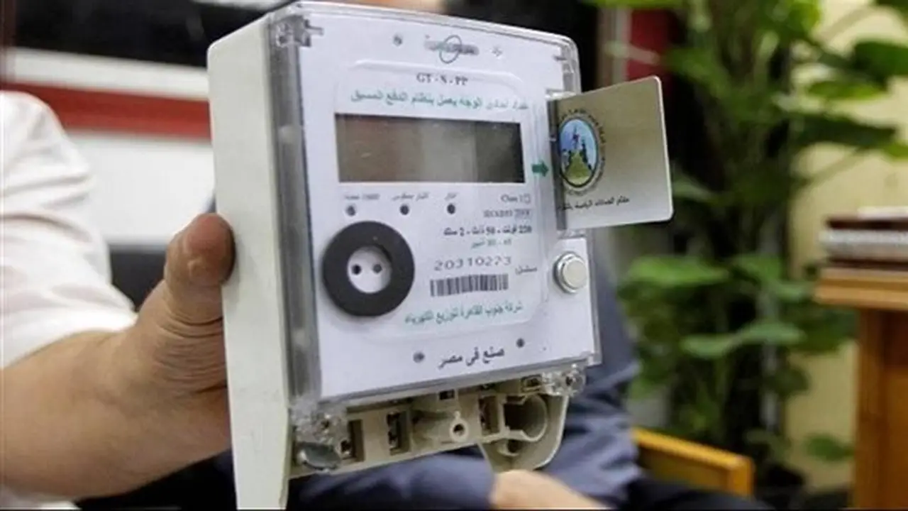 الكهرباء توضح خطوات تحويل العدادات الكودية إلى نظام الشرائح في المنازل المرخصة