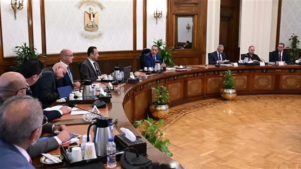 رئيس الوزراء يتابع تنفيذ مشروعات الاتصالات وتكنولوجيا المعلومات