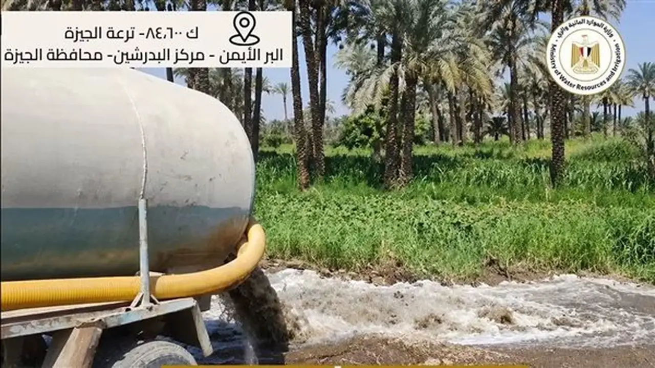 الري تضبط سيارة كسح تلقي مخلفات صرف صحي في ترعة الجيزة بالبدرشين