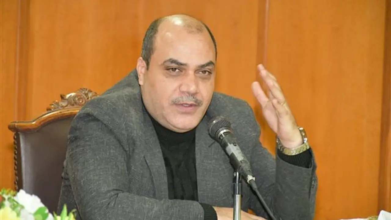 محمد الباز يطرح 10 أسئلة جوهرية لعمرو الدجوي حول عزل والدته وظروف انتحار شقيقه