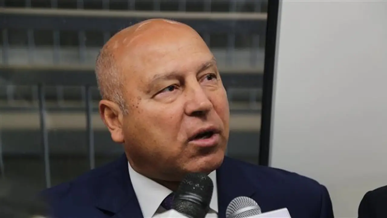 وزارة النقل المصرية تتدخل لحل أزمة الشاحنات بميناء نيوم السعودي