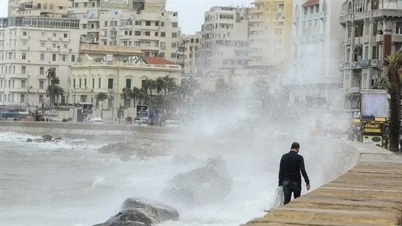 الأرصاد تحذر من نشاط الرياح وارتفاع الأمواج في عدة مناطق اليوم