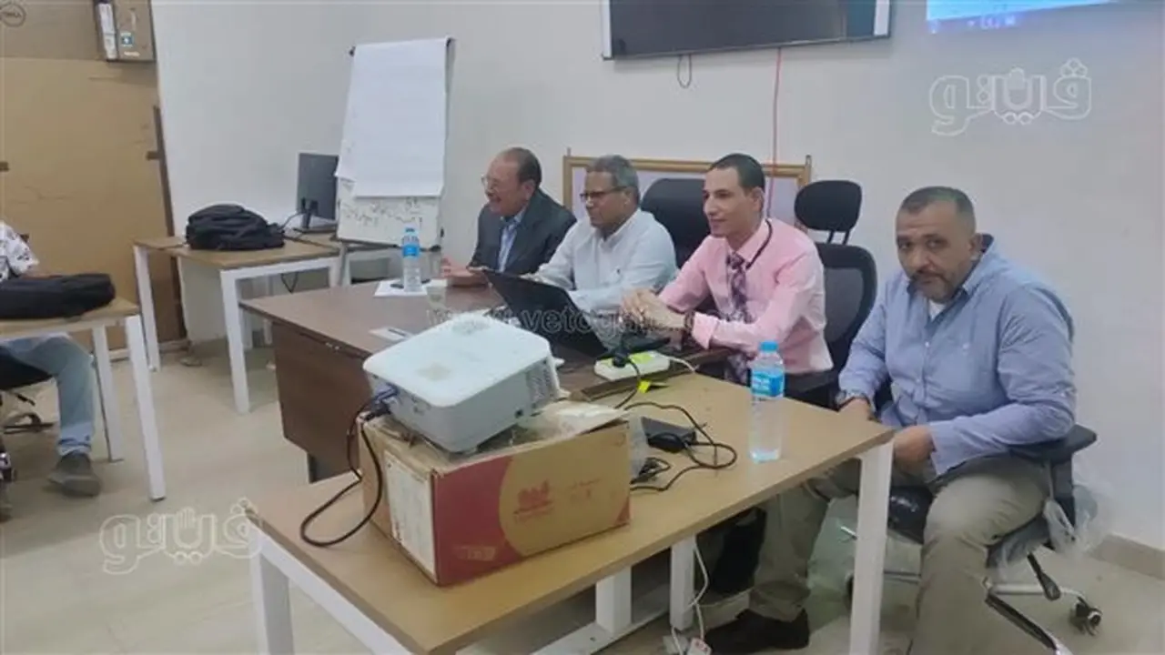 برنامج تدريبي لمديري محال المبيدات في بني سويف (صور)