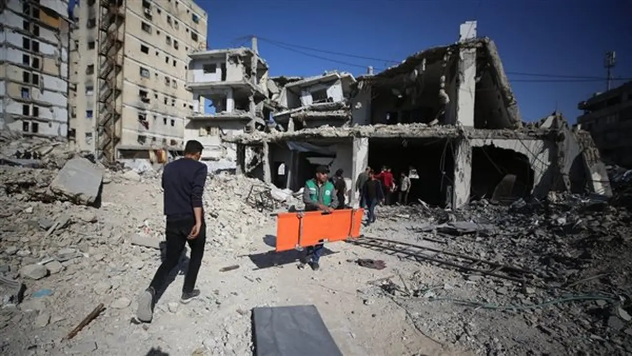 استشهاد فلسطيني وزوجته وإصابة آخرين جراء قصف إسرائيلي في غزة
