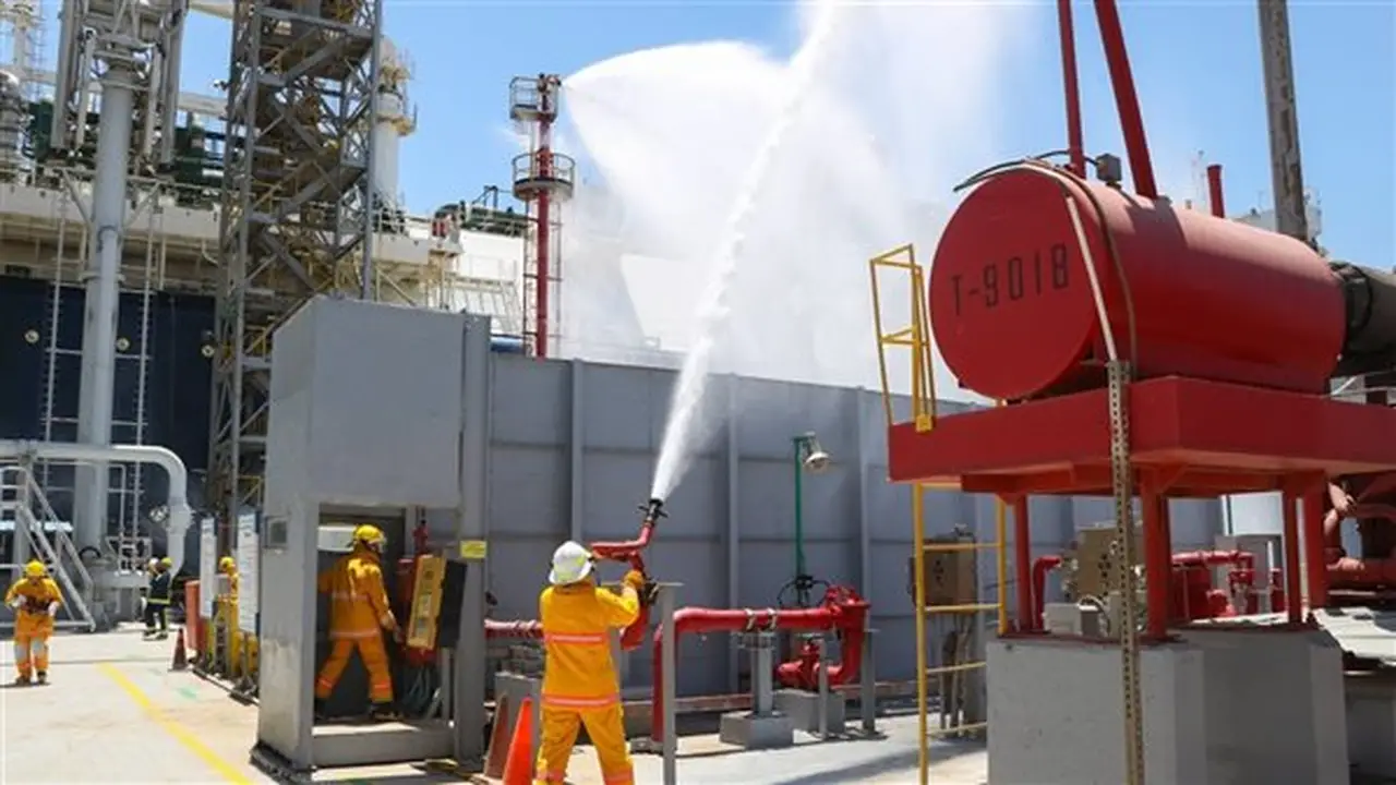طوارئ بميناء دمياط: محاكاة لإنقاذ سفينة الغاز “ENERGOS WINTER” من تسرب مفاجئ