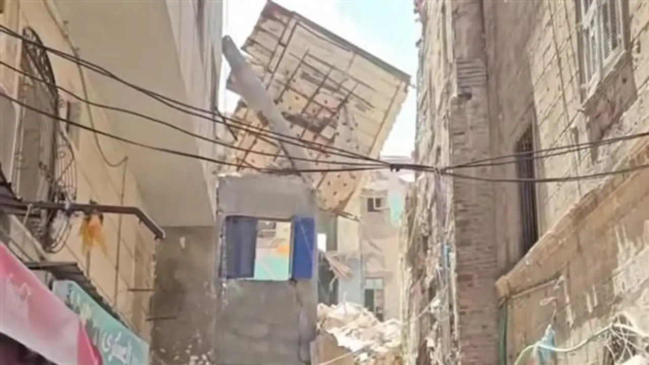 إصابة شخص في انهيار عقار بالإسكندرية والحماية المدنية تواصل البحث عن مفقودين