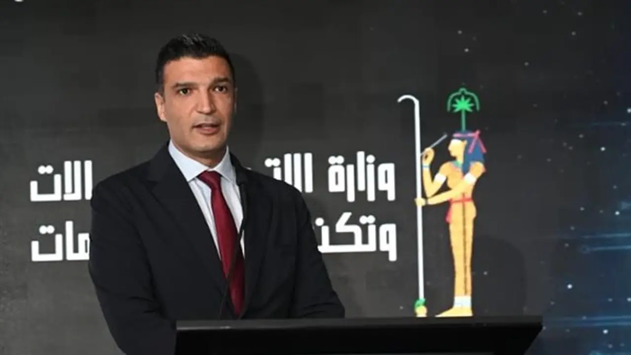 وزير الصناعة يعلن عن مبادرة لتركيب محطات طاقة شمسية على أسطح 7000 مصنع