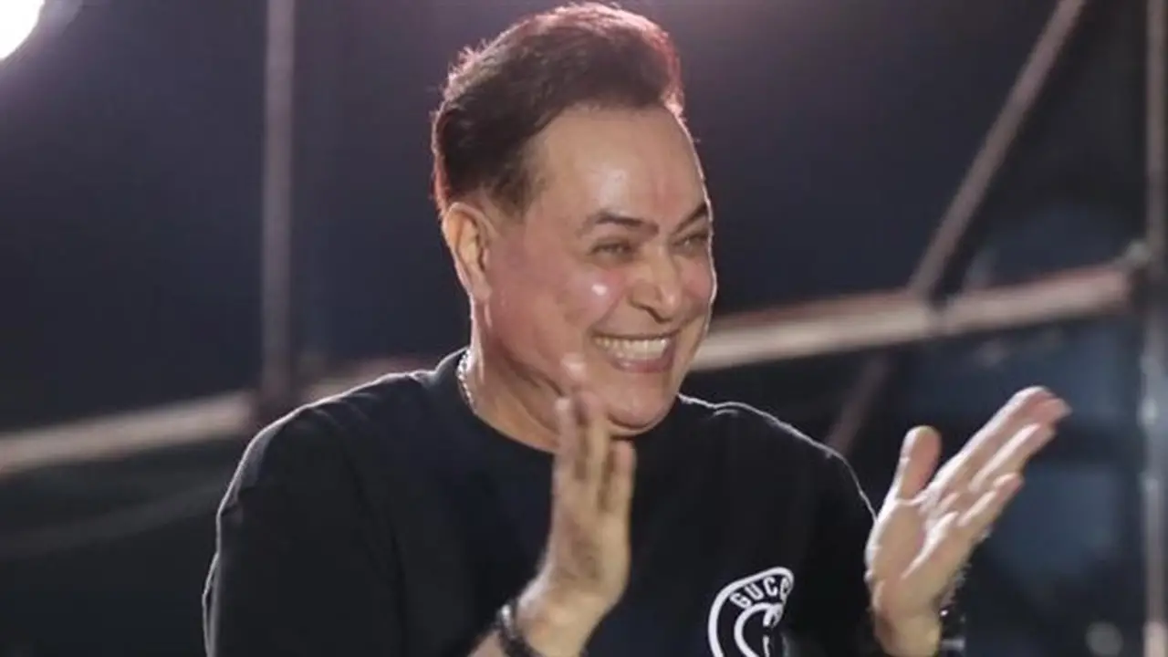 حكيم يحتفل بنجاح أغنيته “نص ملعب قلبي” بعد انتصارات منتخب مصر