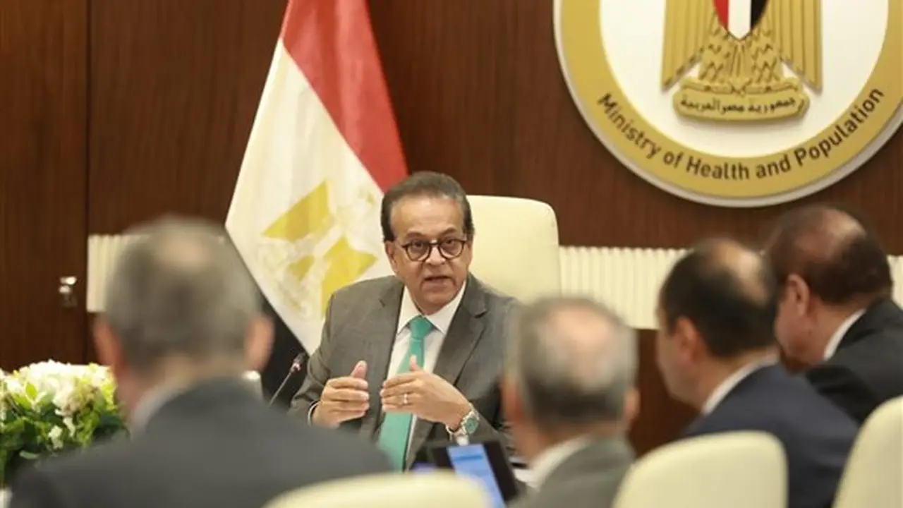 وزير الصحة يتابع جودة الخدمات الصحية ويؤكد على تحسين كفاءة الأداء بالمستشفيات