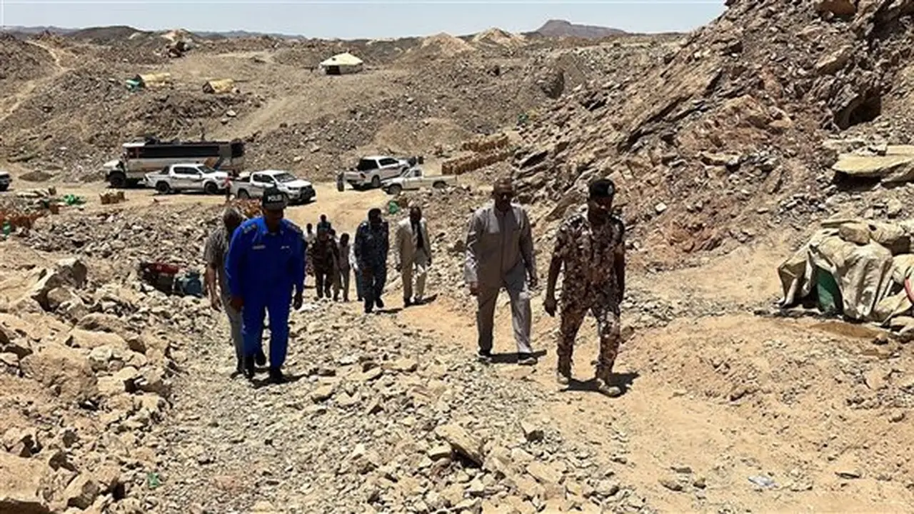 مصرع 15 سودانيًا في حادث انهيار بئر للتعدين بوادي حلفا