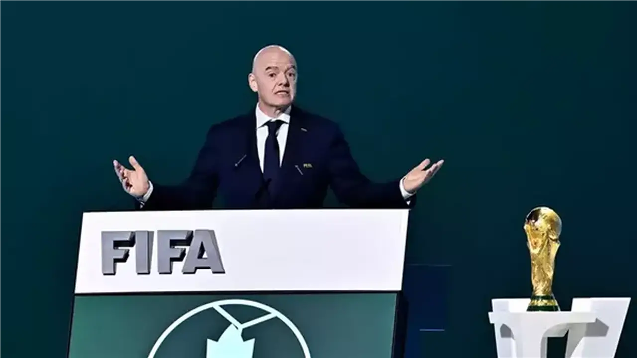 إنفانتينو يرد على أزمة إلغاء طرد بالوجون مهاجم منتخب أمريكا