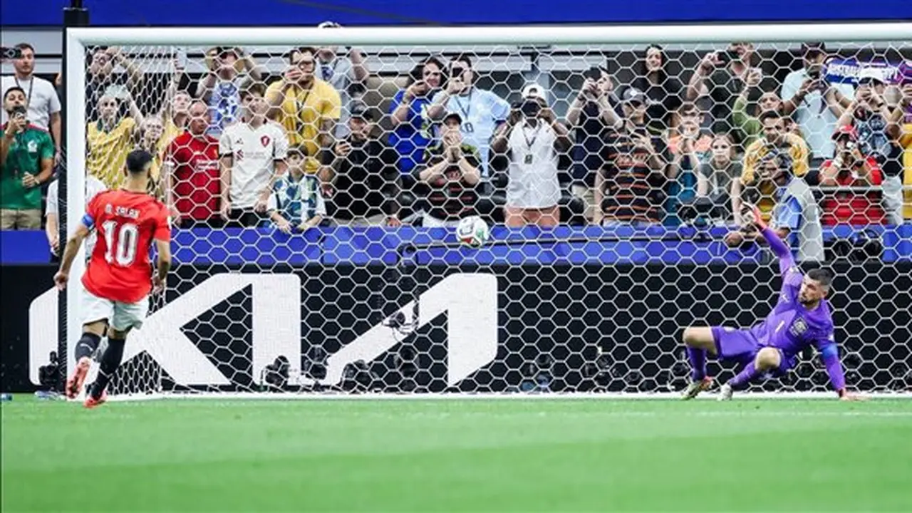 مدرب إيفرتون: سعيد برحيل محمد صلاح عن ليفربول ولا فرصة للتعاقد معه