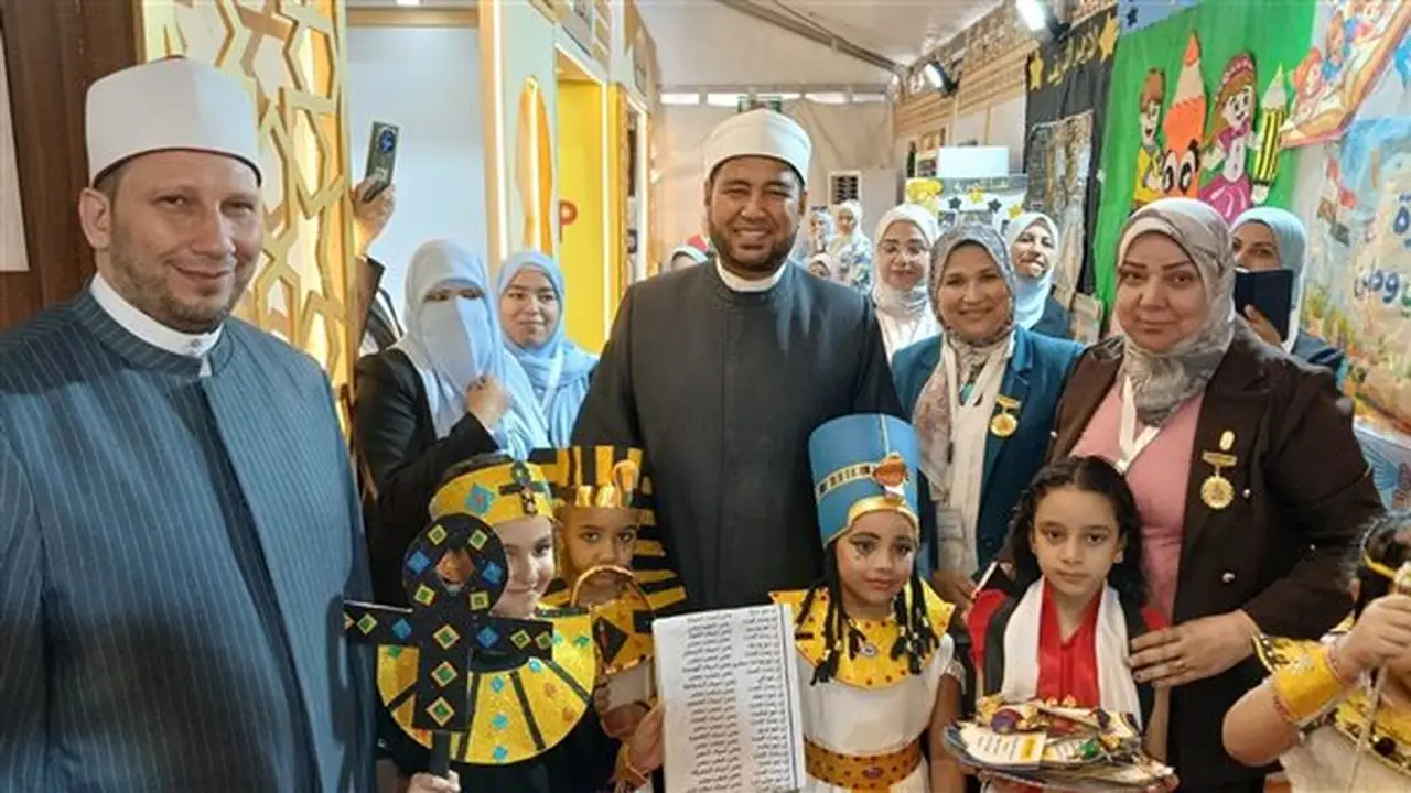 جناح الأزهر يطلق مبادرة “جيل يقرأ… جيل يبني” في معرض مكتبة الإسكندرية للكتاب