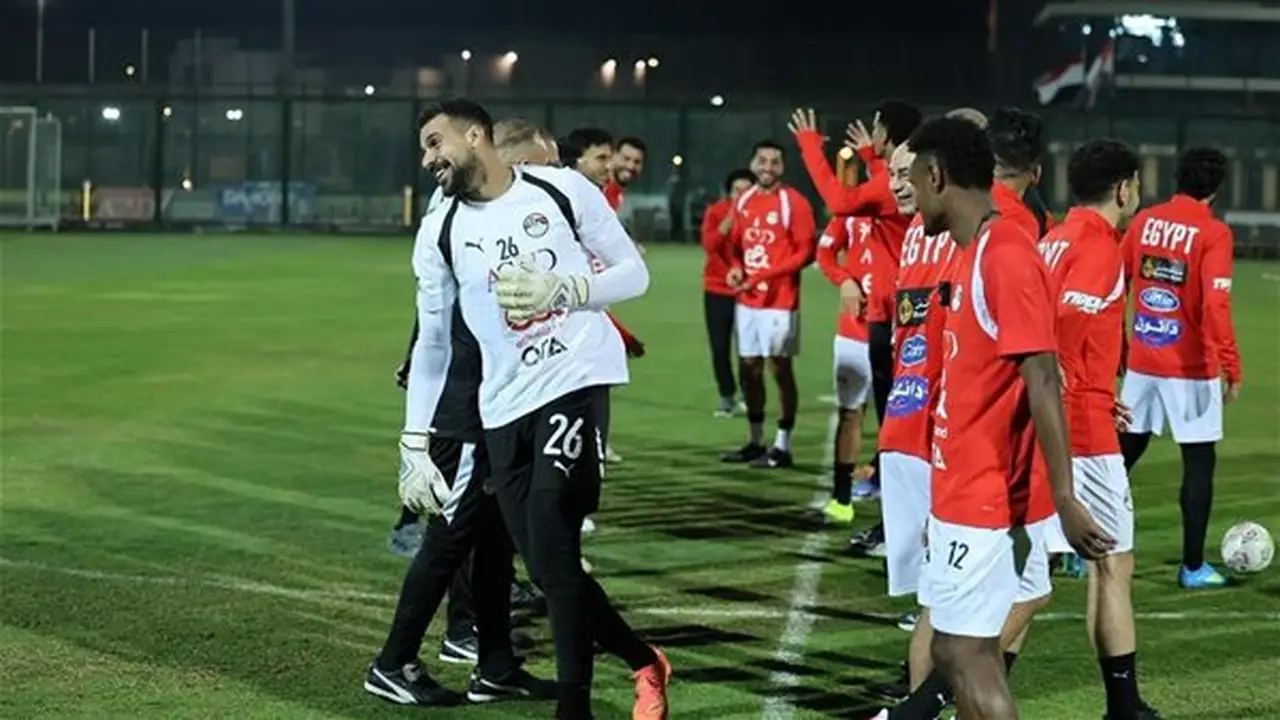 حارس مرمى منتخب مصر: نعد الرئيس بالعودة مرفوعي الرأس من كأس العالم (فيديو)