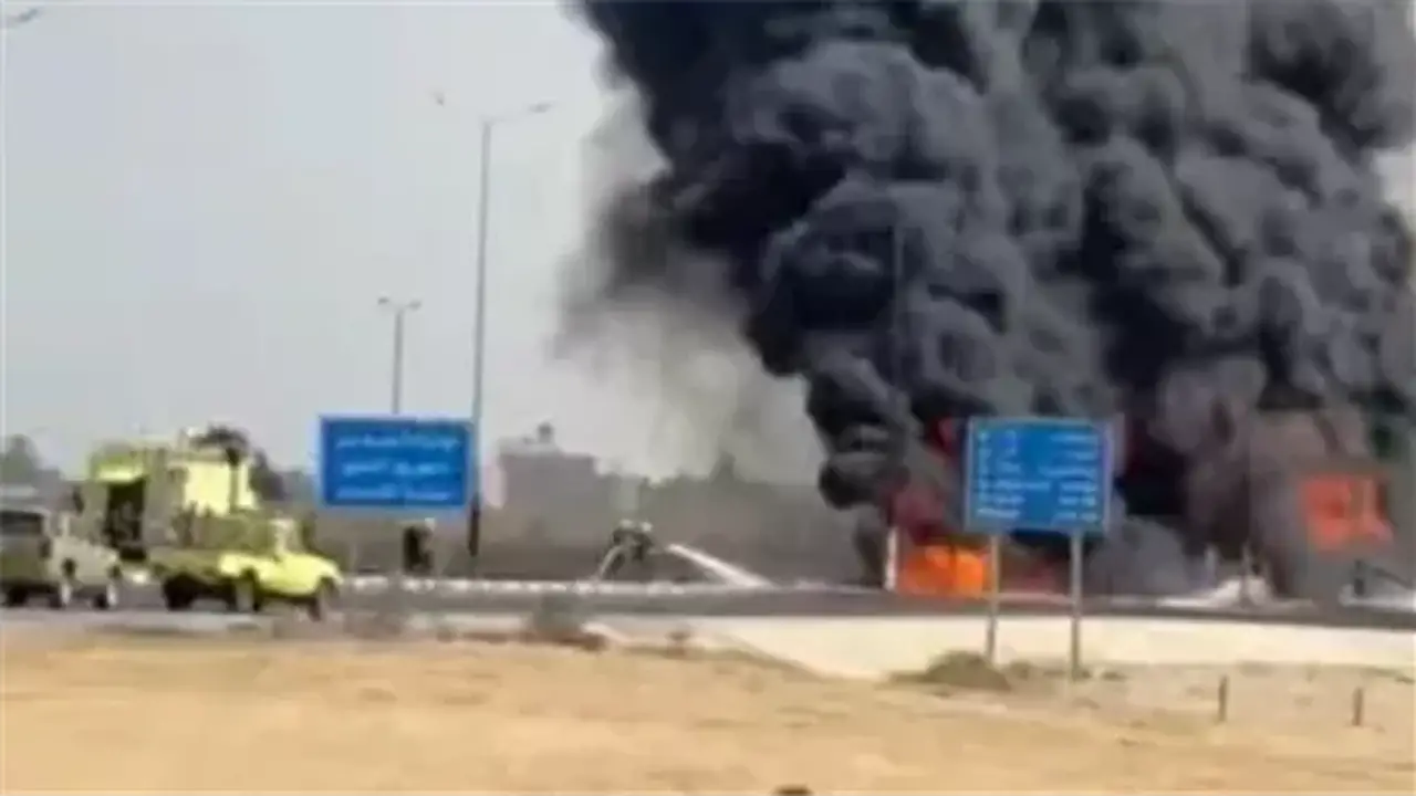 هيئة بريطانية: حريق في ناقلة إثر إصابتها بمقذوف مجهول قرب سلطنة عُمان
