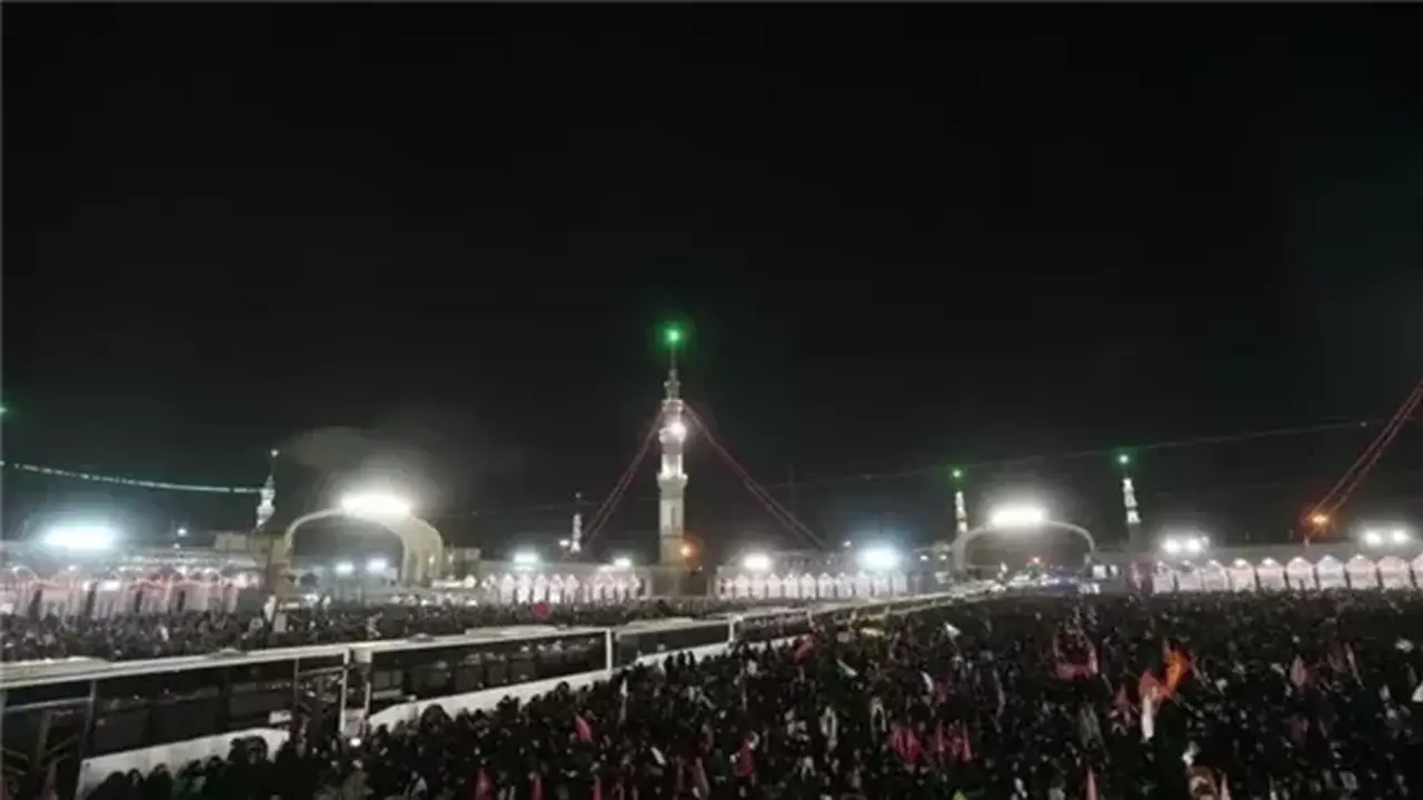 ملايين يؤدون صلاة الجنازة على جثمان المرشد الإيراني علي خامنئي في قم (فيديو)