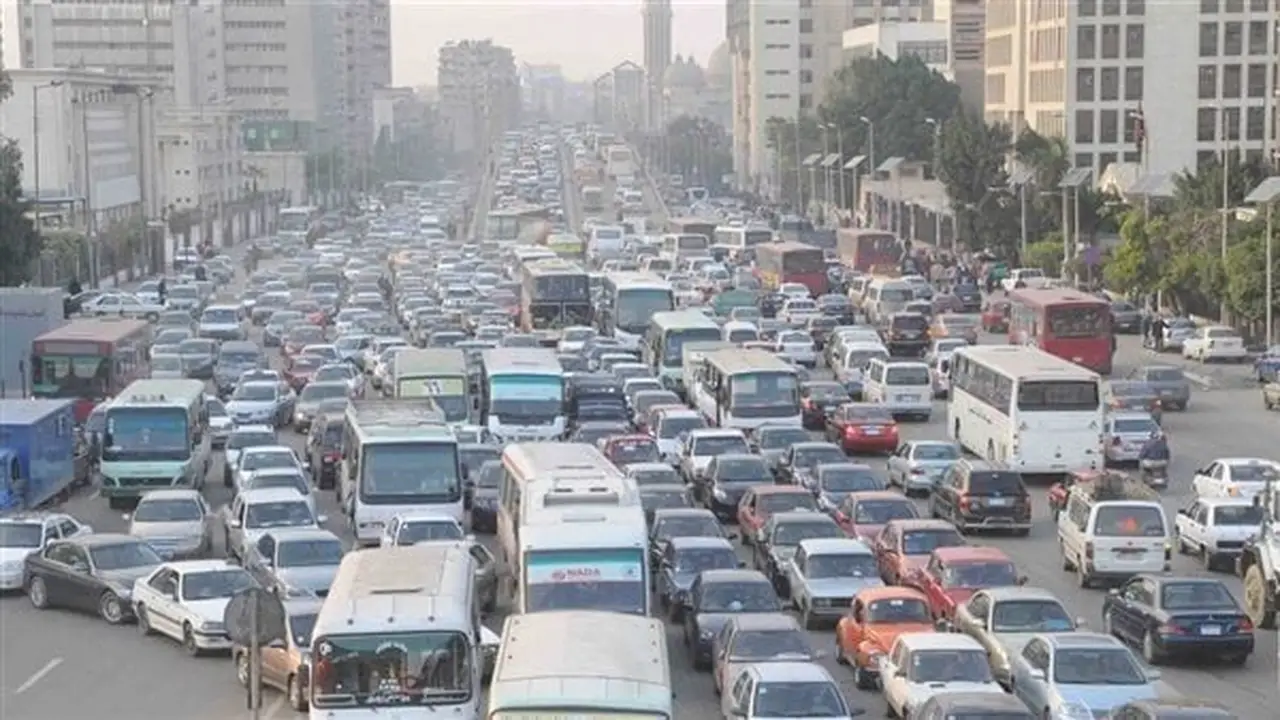 تحديث حالة المرور اليوم: تباطؤ في شوارع الهرم وفيصل ورمسيس ودائري المنيب مع انتظام في محور الفريق عامر