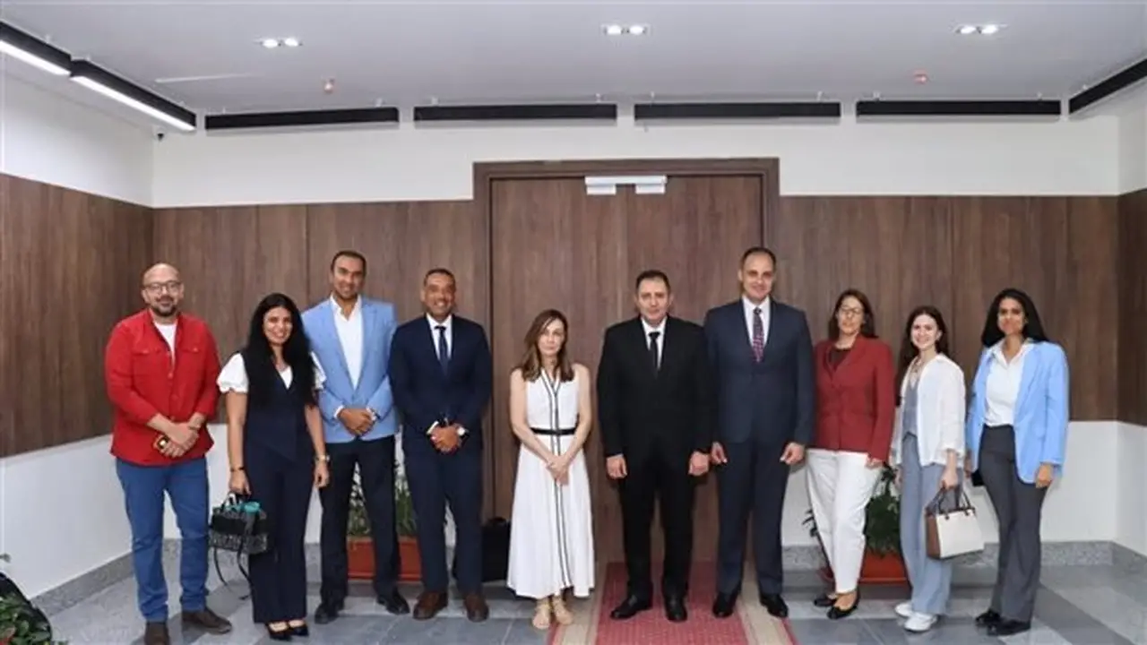 محافظ دمياط يستقبل وفد الأمم المتحدة للمستوطنات البشرية والتعاون الإسباني لتعزيز التنمية الحضرية