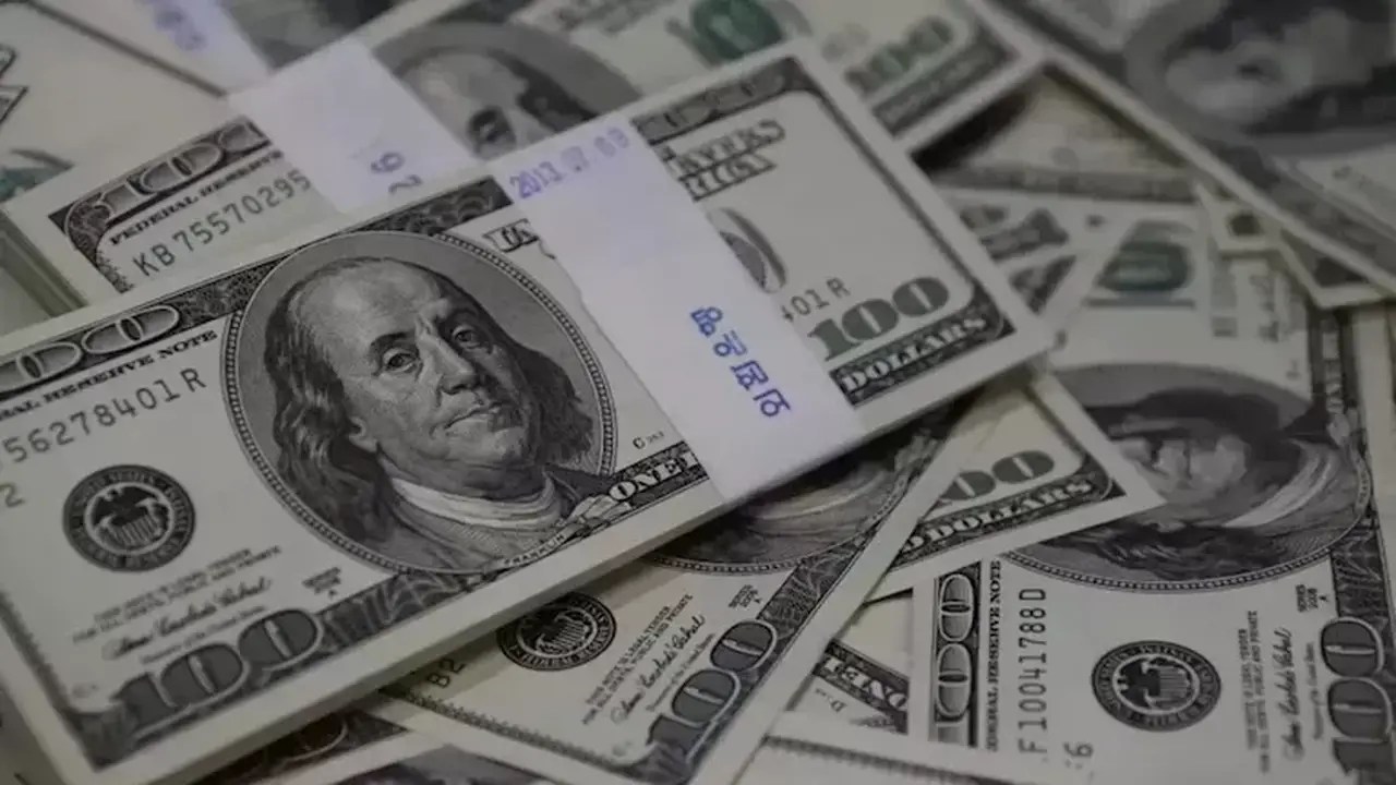 سعر الدولار يسجل انخفاضًا جديدًا بنهاية تعاملات اليوم في 10 بنوك