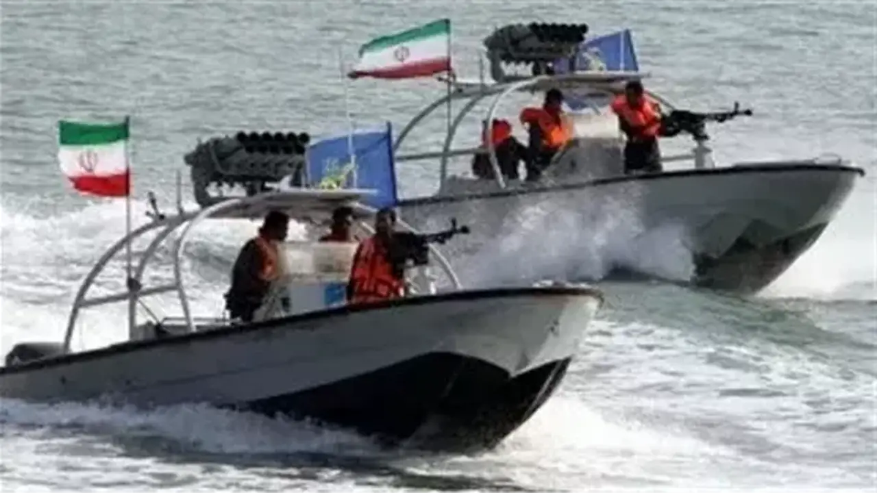 أكسيوس: الحرس الثوري يستهدف سفينة تجارية ثالثة في مضيق هرمز