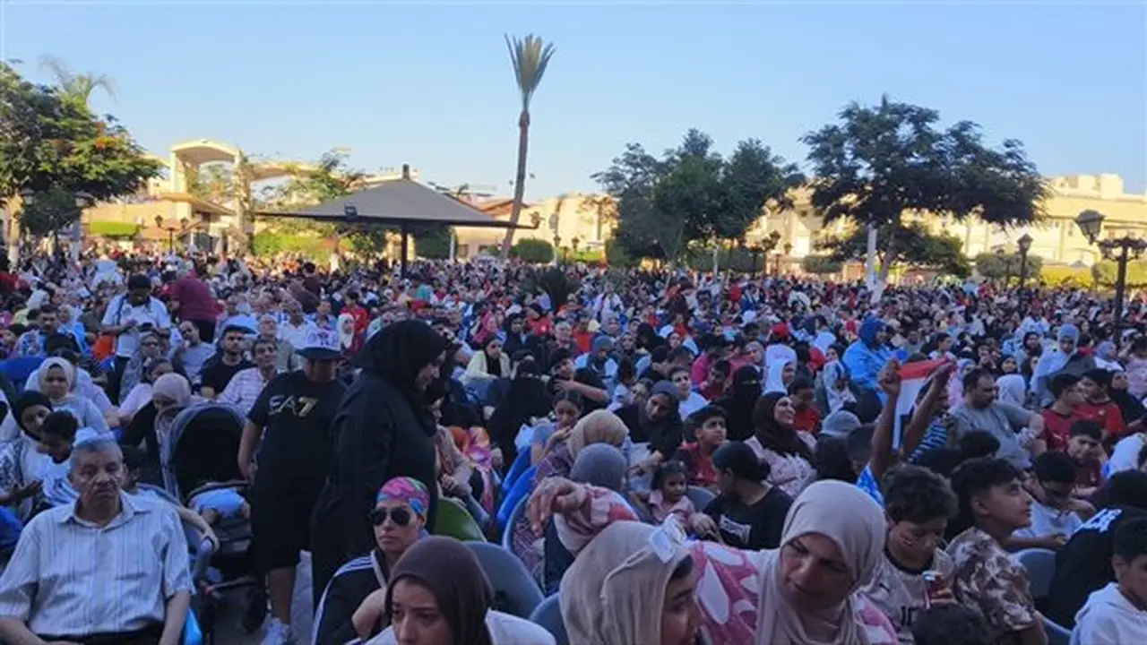 جماهير استاد المنصورة تؤازر منتخب مصر أمام الأرجنتين بحماس كبير (فيديو وصور)