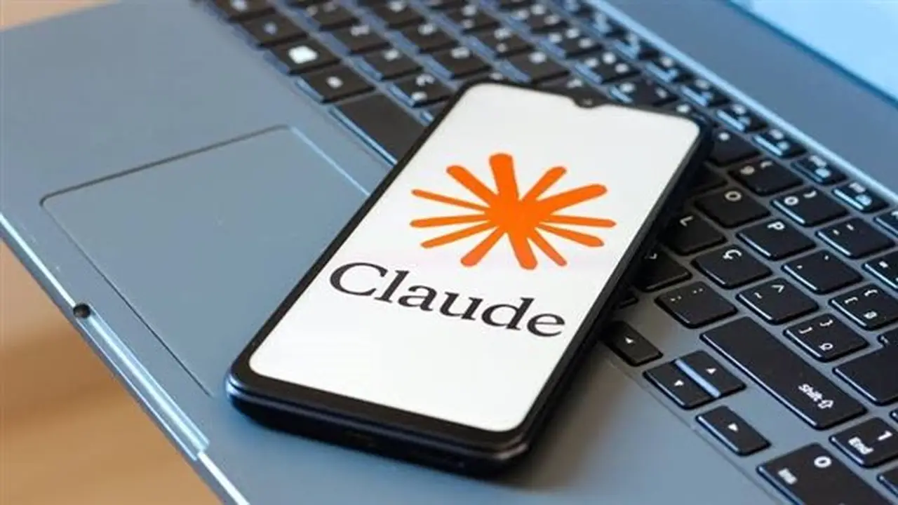 تحديثات جديدة في Claude Cowork: كيفية استخدام الخدمة من الهاتف الذكي