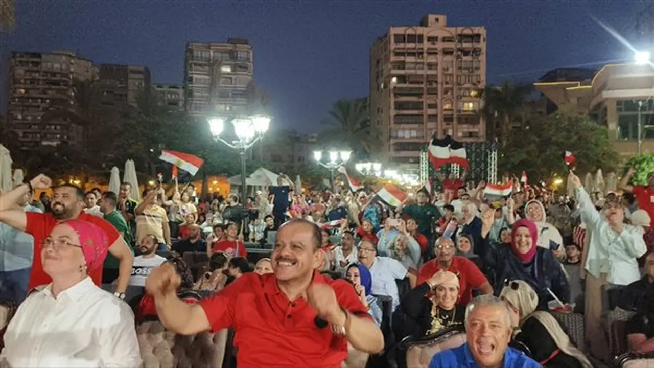 فرحة أهل المنصورة بالهدف الثاني لمنتخب مصر في مواجهة الأرجنتين (فيديو)