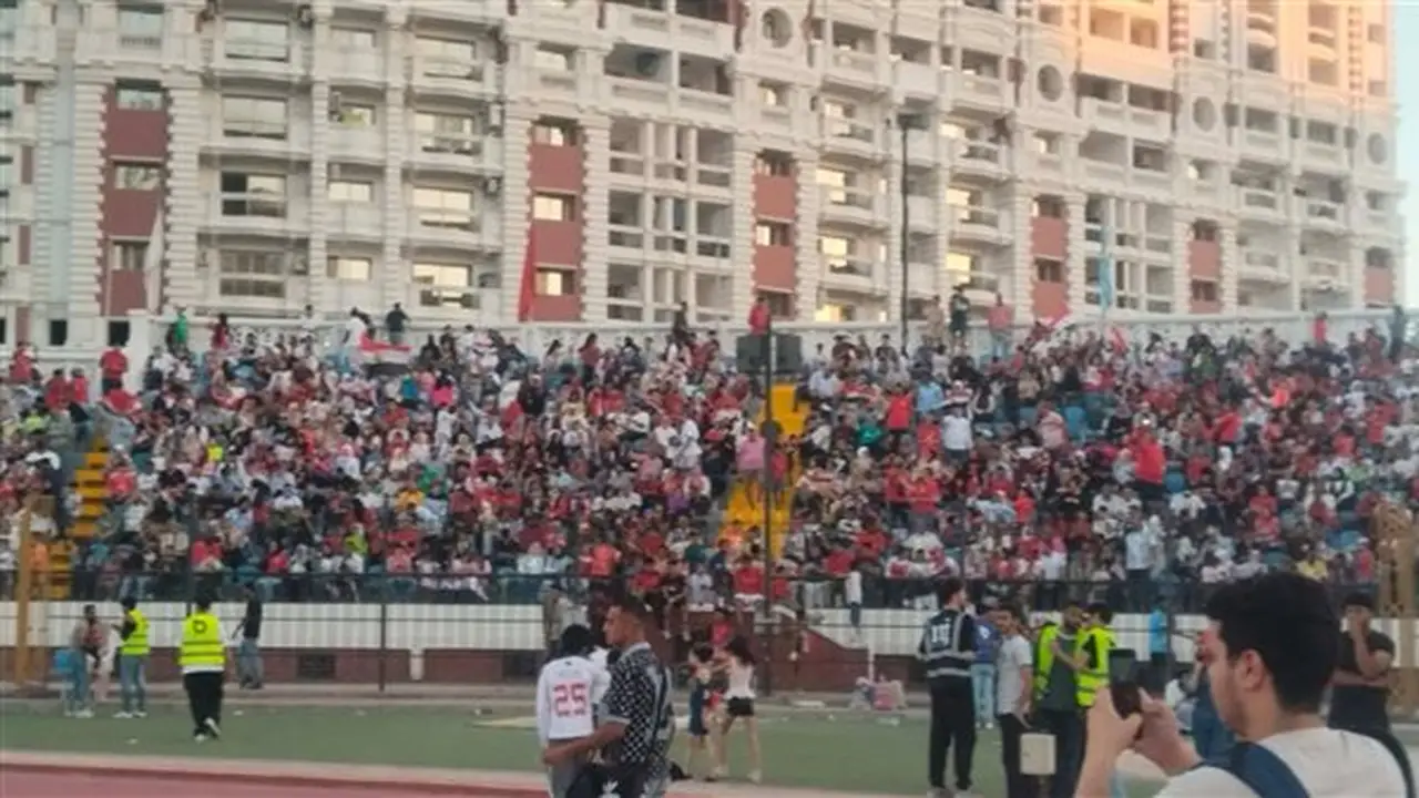 استاد الإسكندرية يمتلئ بالجماهير لتشجيع مصر أمام الأرجنتين في كأس العالم (فيديو وصور)