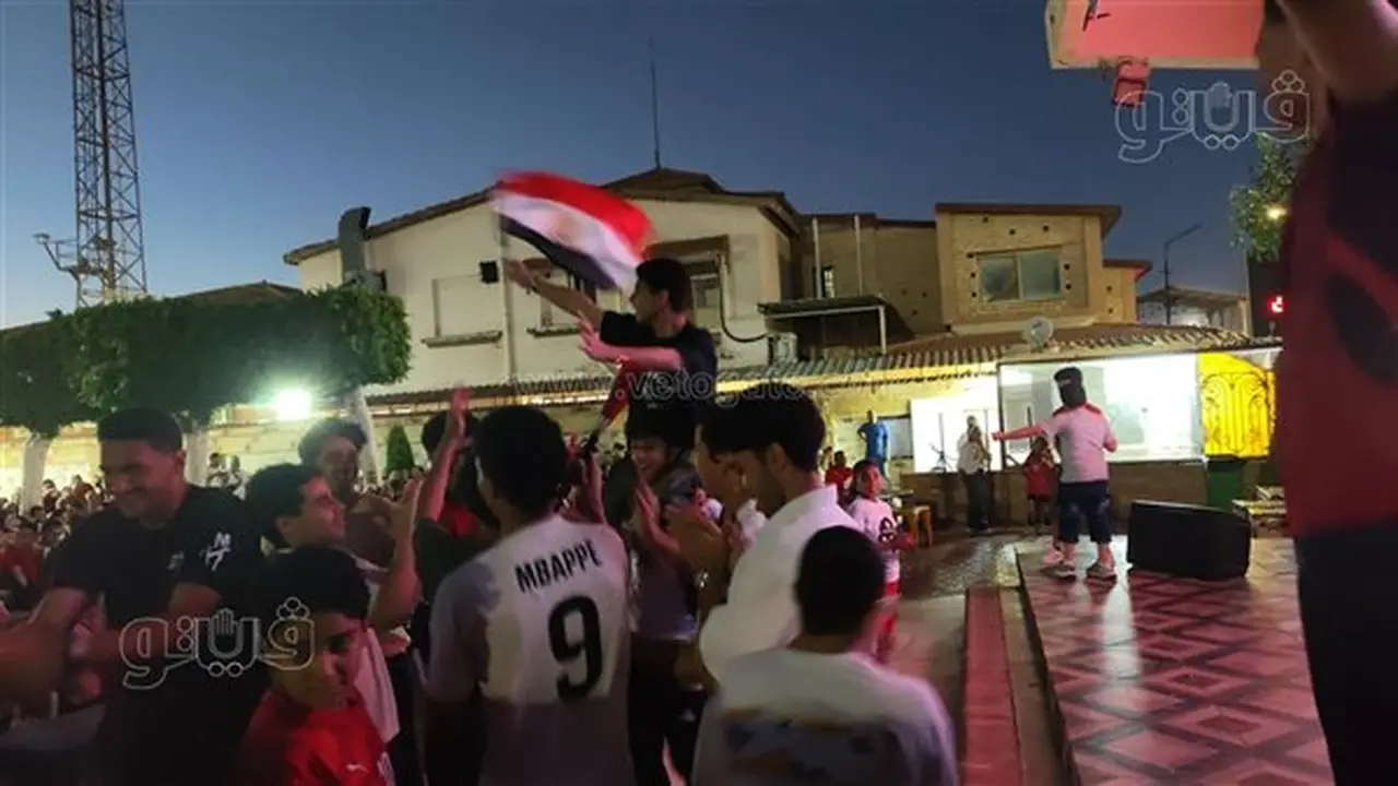 هتافات المصريين تشعل نادي السلام البحري ببورفؤاد بعد الهدف الثاني في شباك الأرجنتين (فيديو وصور)