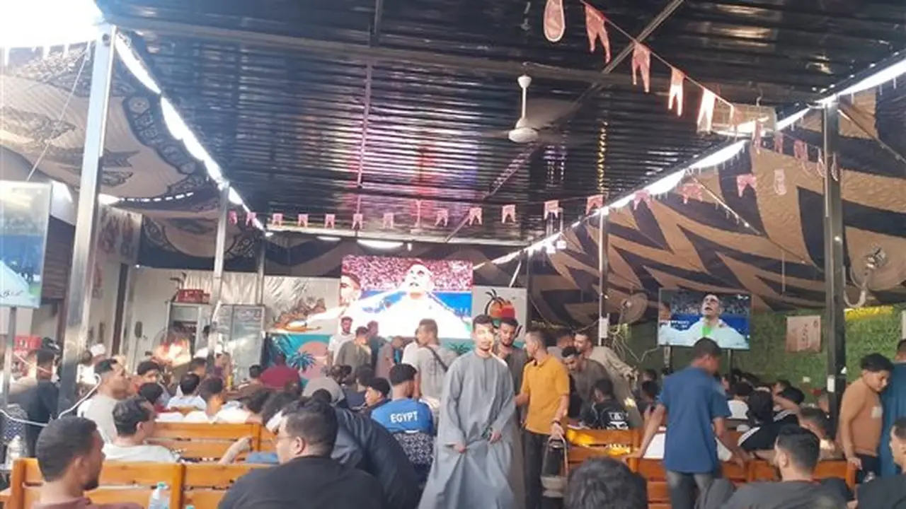 فرحة أبناء سوهاج تجتاح المقاهي بعد هدفي منتخب مصر في الأرجنتين