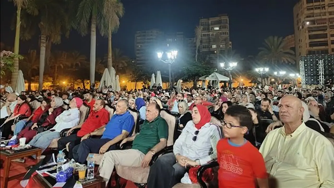 غضب الجماهير بعد تعادل مصر مع الأرجنتين في نادي جزيرة الورد بالمنصورة (صور)