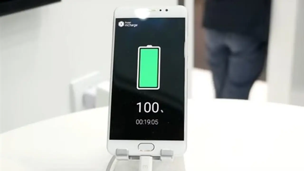 هل شحن الهاتف حتى 100% هو الخيار الأمثل للبطارية؟