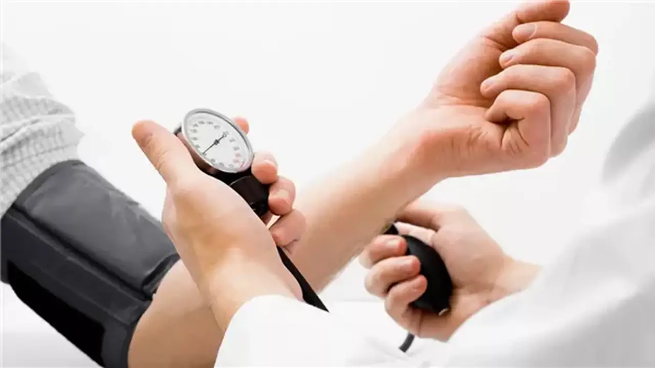 خبراء يكشفون عن مخاطر ارتفاع ضغط الدم ومضاعفاته الصحية