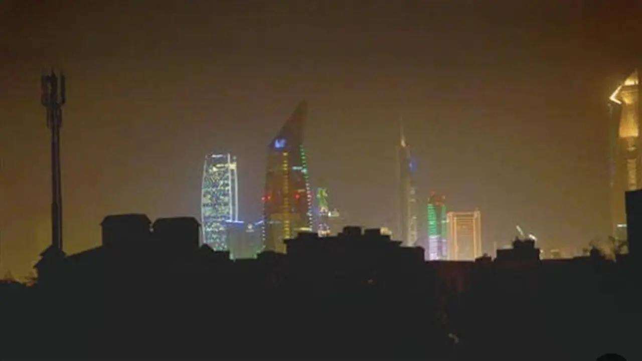 الكويت تعلن انقطاع التيار الكهربائي في عدة مناطق وتفعيل خطة الطوارئ