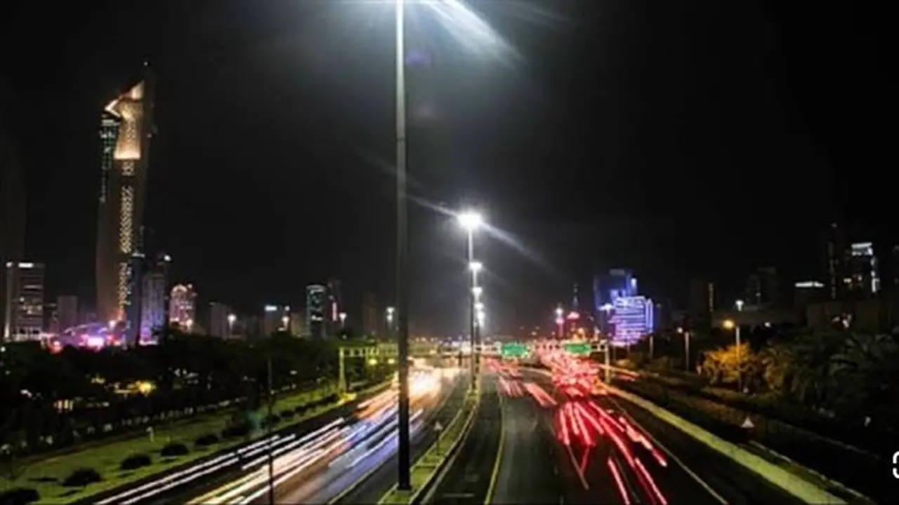 الكويت: استعادة التيار الكهربائي في المناطق المتأثرة بالانقطاع