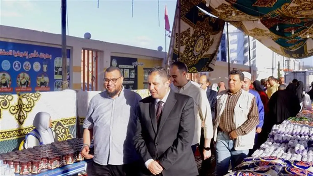 محافظ دمياط يفتتح مهرجان التسوق المجاني للأيتام بمركز التنمية الشبابية في دمياط الجديدة (صور)