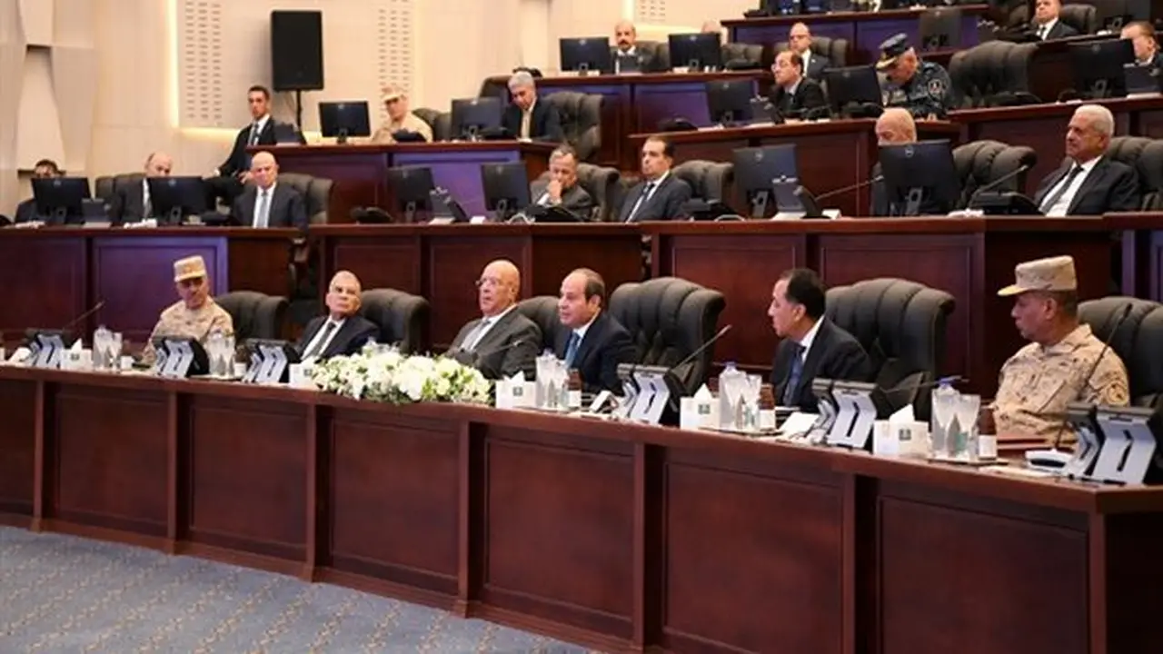 السيسي يوجه رسائل هامة للوزراء والمحافظين خلال افتتاح القيادة الاستراتيجية للدولة
