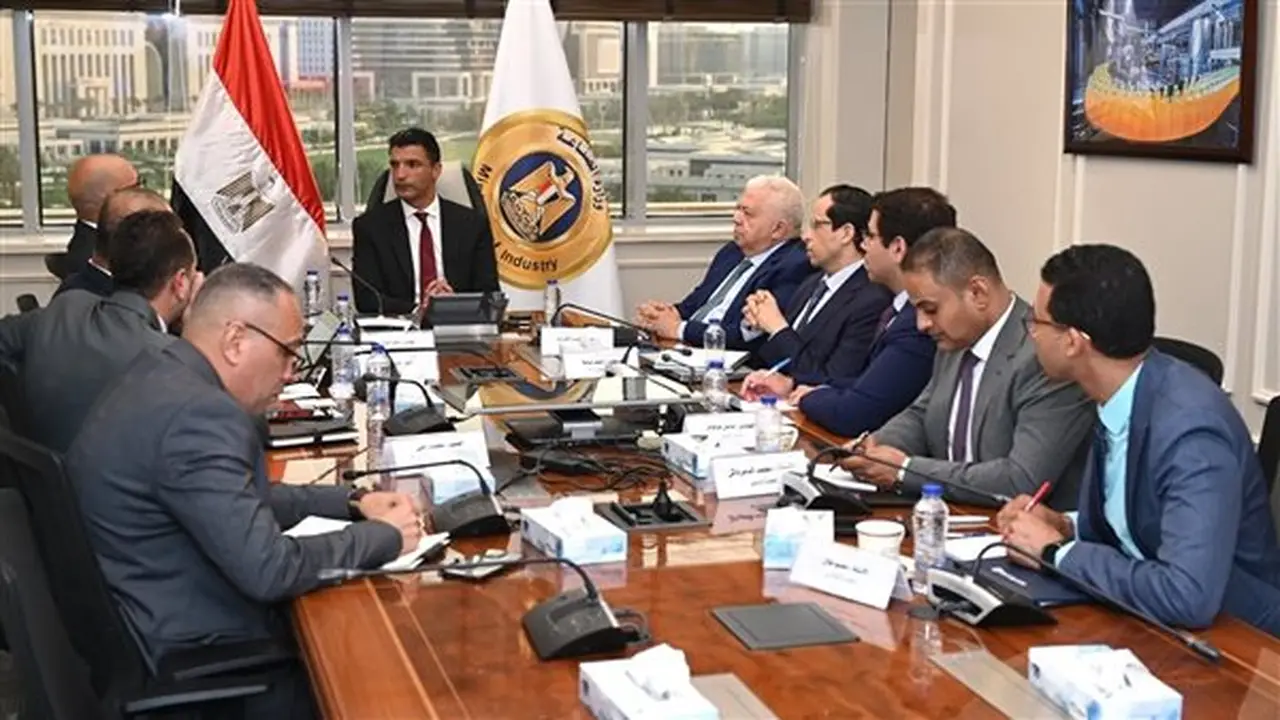 وزير الصناعة: الصناعات الكهربائية والهندسية أولوية في الاستراتيجية المصرية 2030