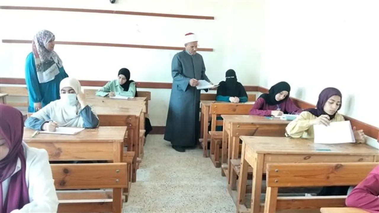 ختام امتحانات الأدب والنصوص للشهادة الثانوية الأزهرية برئاسة الدكتور مؤمن الهواري
