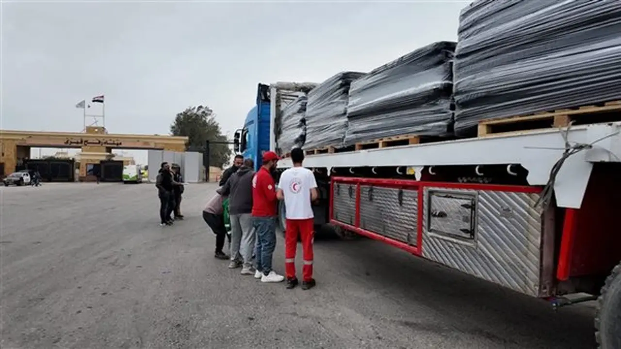 قوات الاحتلال تعيق دخول المساعدات الإنسانية إلى قطاع غزة