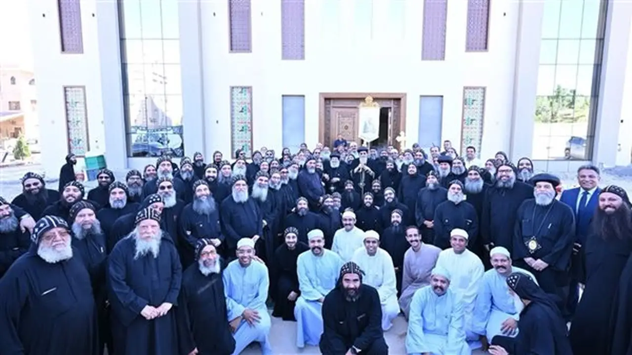 البابا تواضروس الثاني يتلقى تقريرًا عن الخدمة في دير الأنبا بيشوي بوادي النطرون