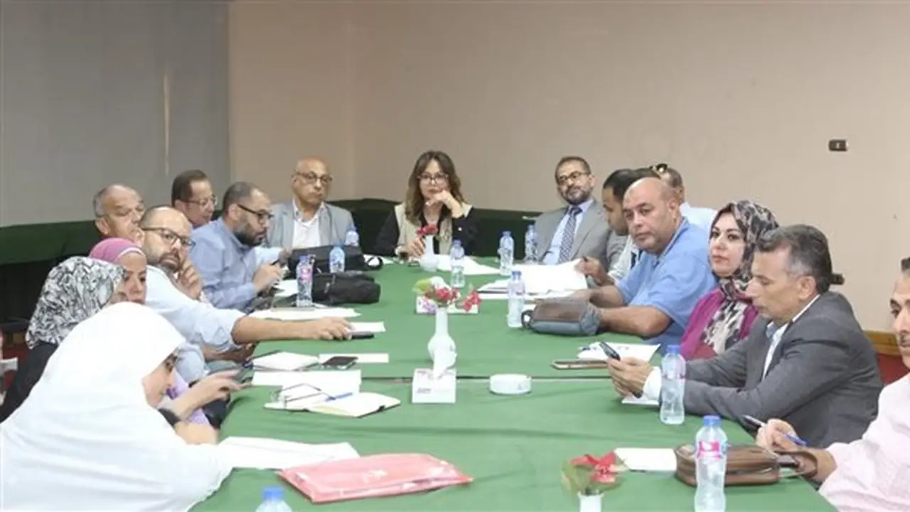 مستثمرو العاشر من رمضان يناقشون قضايا المصانع تمهيدًا لعرضها على وزير الصناعة غدًا