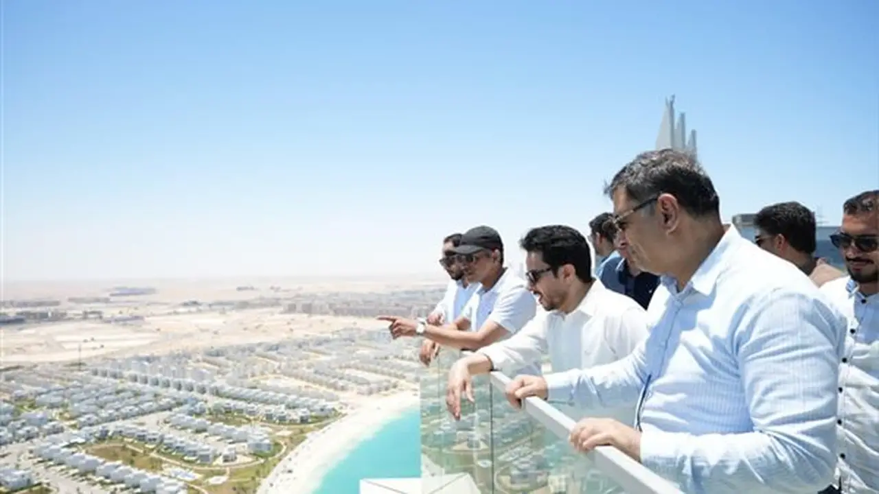 العلمين الجديدة تستقبل وفدًا سعوديًا لتعزيز التعاون والاستثمار